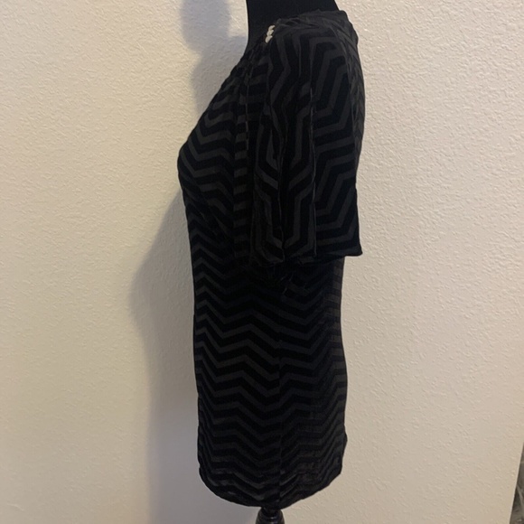 White House Black Market Black Velvet Striped Sheer Top Women's Size XS - Picture 2 of 9